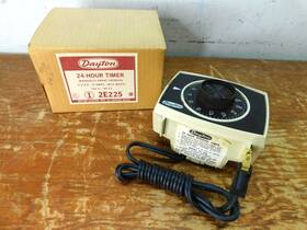 2e225 Dayton Plug In 24-hour Timer 1/2 Hp 15 Amps 1875 Watts 125 V Nib Nos