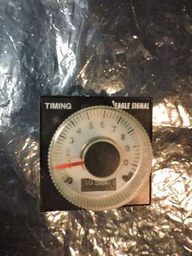 B846-500 Eagle Signal Analog Timer Instrument Control 0-10 Second And Base 24vdc