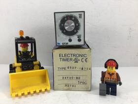 Gt3f-1ad24 Idec - Electronic Timer New Old Stock