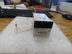 H5cn-xdn Omron Model Timer With Mounting Bracket
