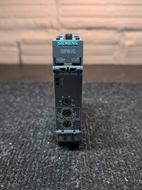 3rp2505-1bw30 Siemens 3rb2505-1bw30 Timer Timing 1s-100h Voltage 12-240vac/dc Used