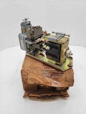 9050-c026d Square D 9050 C026d Pneumatic Timer 10a 600v Series B 125v Coil Bolt On