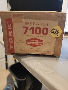 6261-10001 Tork Time Switch 7100 24 Hour Dial Day Omitting 120v Single Pole And Throw Usa Nos