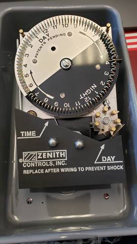 Zenith Controls 2410-a-x New 2400 20a 120v 24hr Programable Timer S1-c81